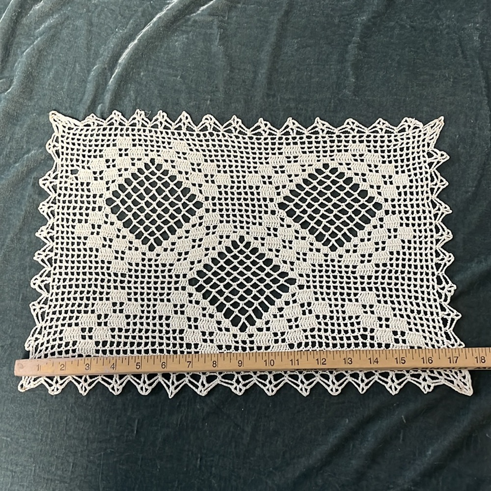 VTG Rectangle Starched Doily - Picture 2 of 5